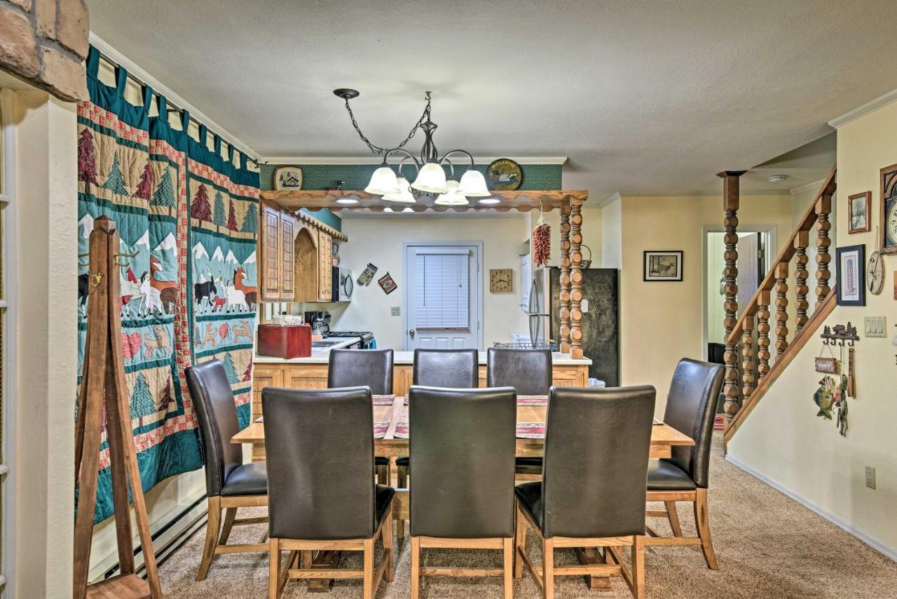 Red River Townhome With Balcony And Mtn Views! Екстериор снимка