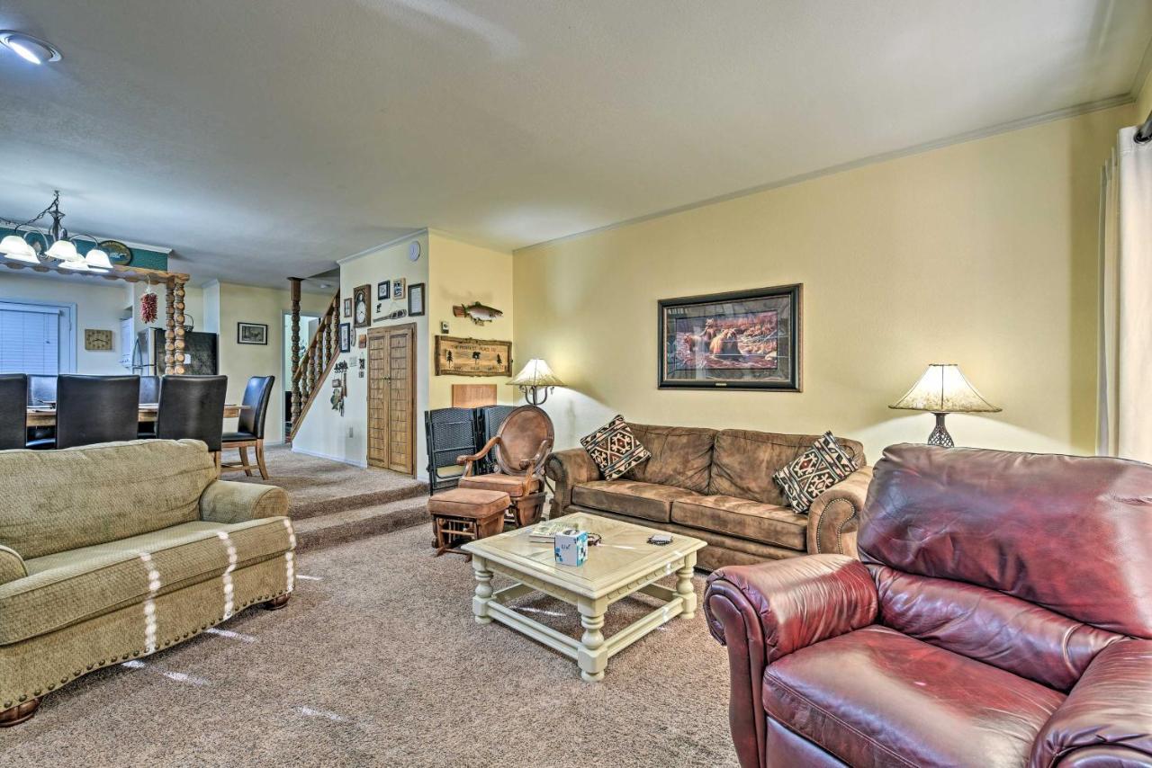 Red River Townhome With Balcony And Mtn Views! Екстериор снимка